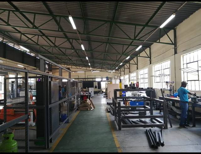 2,600M² WAREHOUSE FOR SALE IN BOLTONIA